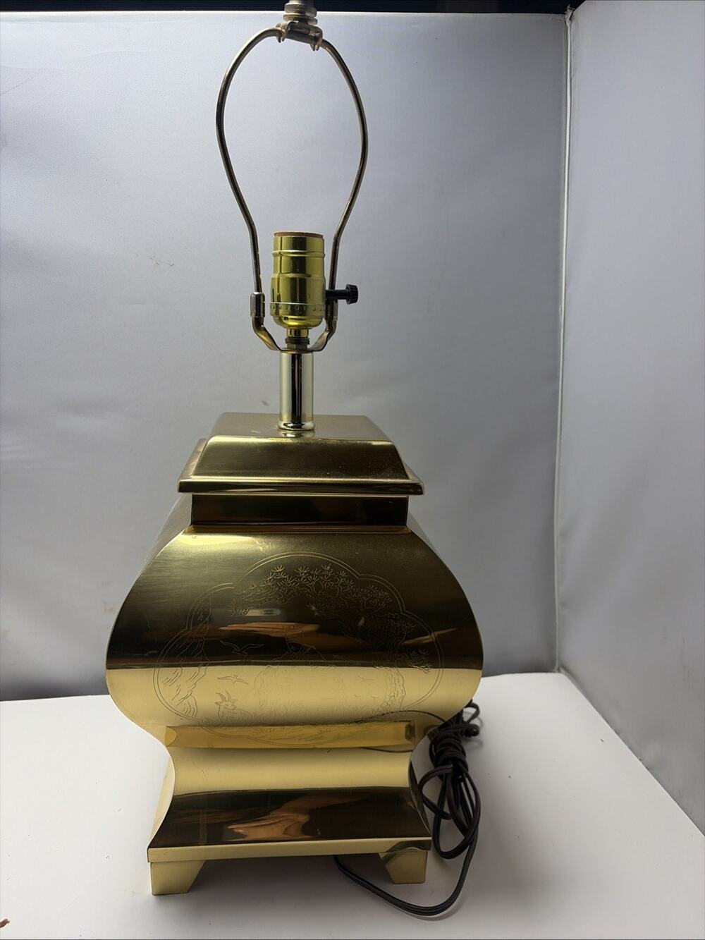 Vintage Asian Scenes Etched Brass Chinoiserie Table Lamp